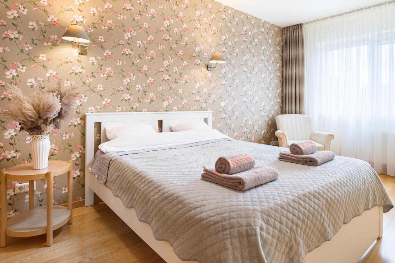 Ona'S Apartment In City Center With Private Parking Kaunas Exterior photo